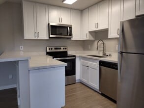 Mesa Palms Apartments in San Diego, CA - Foto de edificio - Building Photo