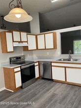 570 Nackman Rd NW in Palm Bay, FL - Building Photo - Building Photo