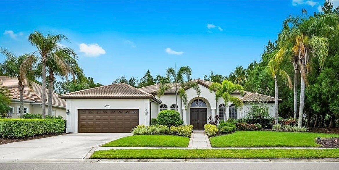 6839 Turnberry Isle Ct in Lakewood Ranch, FL - Building Photo