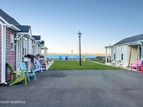 54 5th St in Highlands, NJ - Foto de edificio - Building Photo