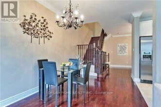 30 White Beach Crescent in Vaughan, ON - Building Photo - Building Photo