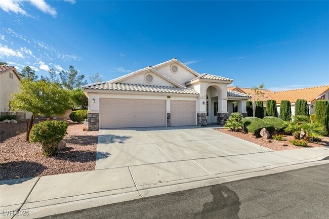 2744 Summerchase Ln in Henderson, NV - Building Photo - Building Photo