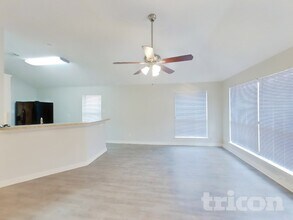 6912 Rolling Crk Ln in Dallas, TX - Building Photo - Building Photo