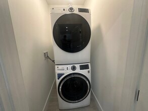 44 Iffley Rd, Unit 2 in Boston, MA - Foto de edificio - Building Photo