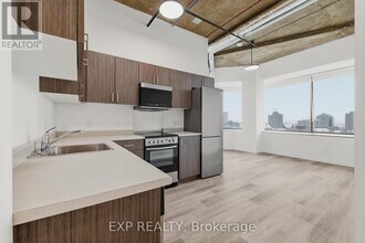 30 Duke St W in Kitchener, ON - Building Photo - Building Photo