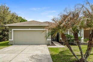 220 Daigledog Dr in St. Cloud, FL - Building Photo