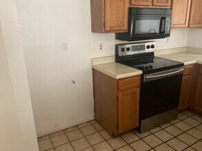 11009 Almond Park in San Antonio, TX - Building Photo - Building Photo