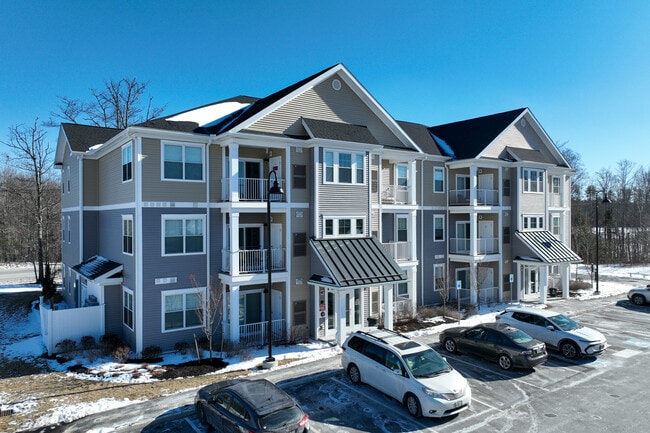 4 Gateway Blvd in Scarborough, ME - Foto de edificio - Building Photo