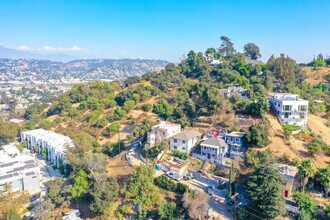 2414 N Alvarado St, Unit B in Los Angeles, CA - Building Photo - Building Photo