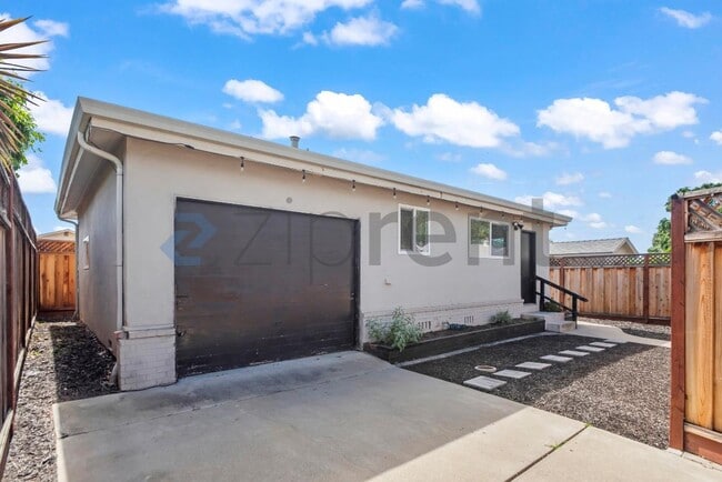 1765 Landana Dr in Concord, CA - Building Photo - Building Photo