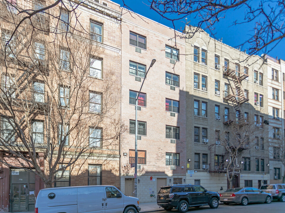 2311 Morris Ave in Bronx, NY - Building Photo