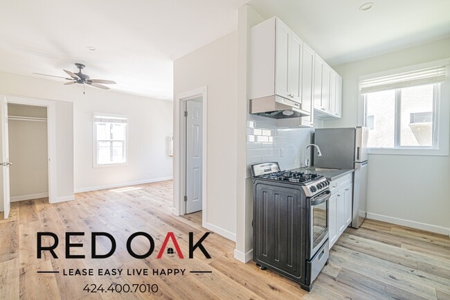 property at 915 S Kenmore Ave
