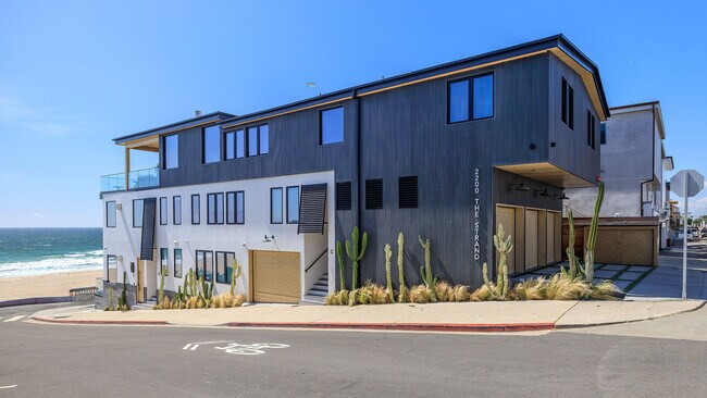 2200 The Strand in Manhattan Beach, CA - Building Photo - Building Photo