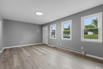 500 NY-299 in Highland, NY - Foto de edificio - Building Photo
