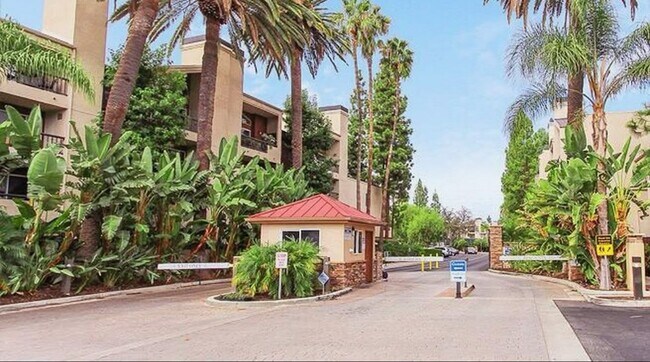 5520 Owensmouth Ave in Los Angeles, CA - Building Photo - Building Photo