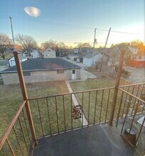 5615 W Wisconsin Ave, Unit Upper Unit in Milwaukee, WI - Building Photo - Building Photo