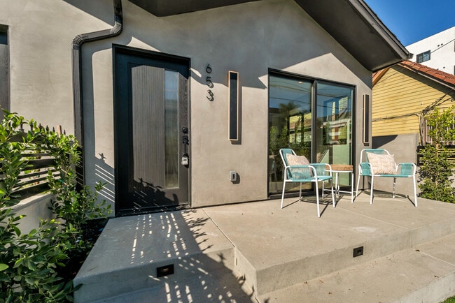 653 N Wilton Pl in Los Angeles, CA - Building Photo - Building Photo