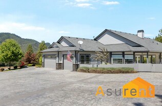 3465 Galls Creek Rd in Gold Hill, OR - Building Photo