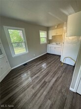 859 E Avondale Ave in Youngstown, OH - Building Photo - Building Photo