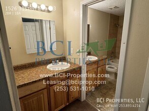 1526 31st St SE in Auburn, WA - Foto de edificio - Building Photo