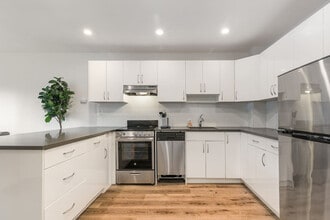 254 E 12th Ave in Vancouver, BC - Building Photo - Building Photo