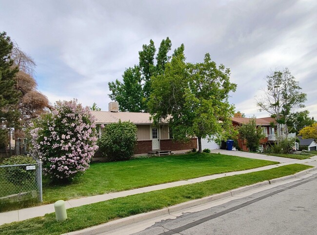 property at 1380 Indian Ridge Cir