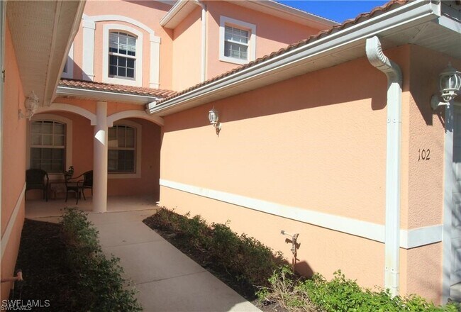 3425 Grand Cypress Dr in Naples, FL - Building Photo - Building Photo