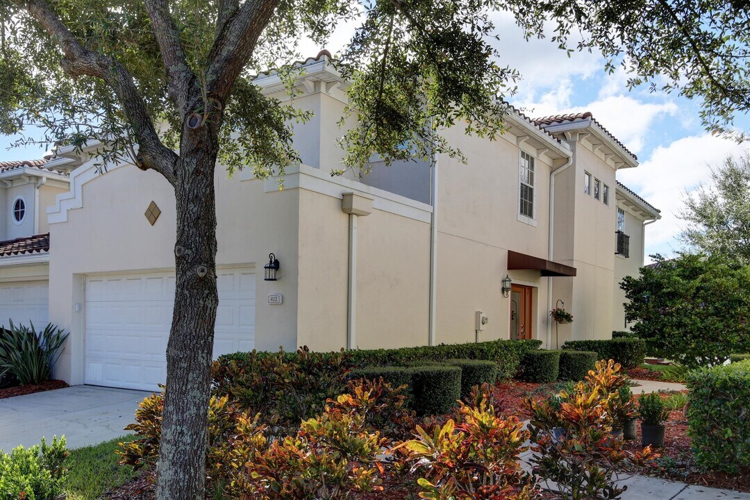 412 Barcelona Dr in St. Petersburg, FL - Building Photo