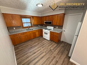 52 Pitman St in Fall River, MA - Building Photo - Building Photo