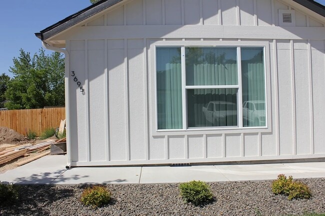 3695 N Maple Grove Rd in Boise, ID - Building Photo - Building Photo
