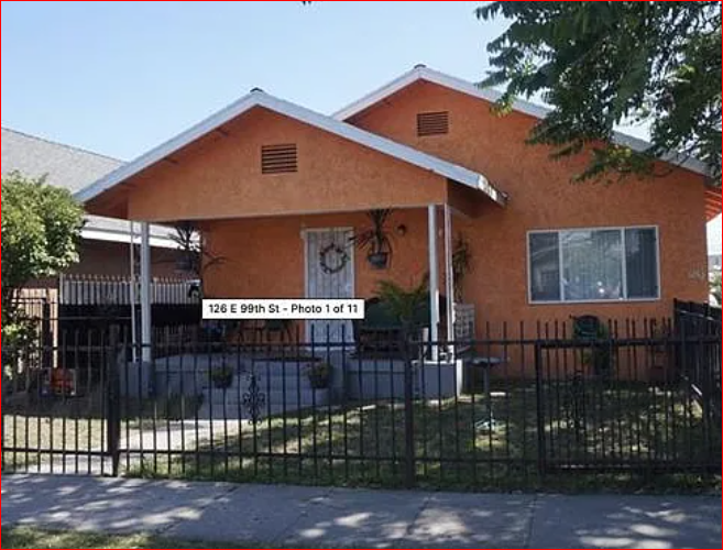 126 E 99th St in Los Angeles, CA - Building Photo