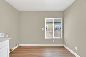 2512 E Adams St in Carson, CA - Building Photo - Building Photo