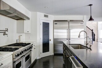7542 E Pleasant Run in Scottsdale, AZ - Building Photo - Building Photo