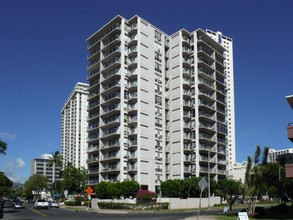 Marina Towers in Honolulu, HI - Building Photo - Building Photo