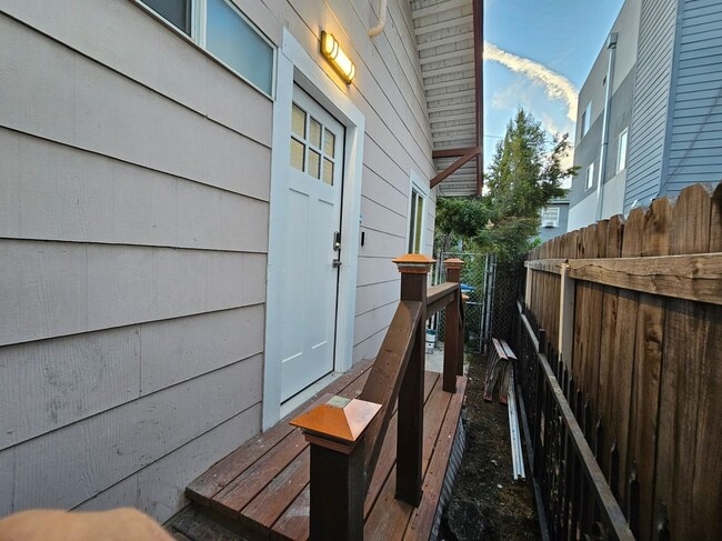 property at 533 N St Andrews Pl