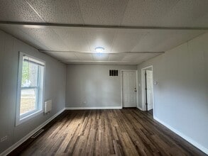 1110 E Ruth St in Benton, IL - Building Photo - Building Photo