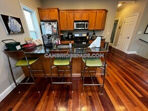 10 Bristol St, Unit 3 in East Cambridge, MA - Building Photo - Building Photo