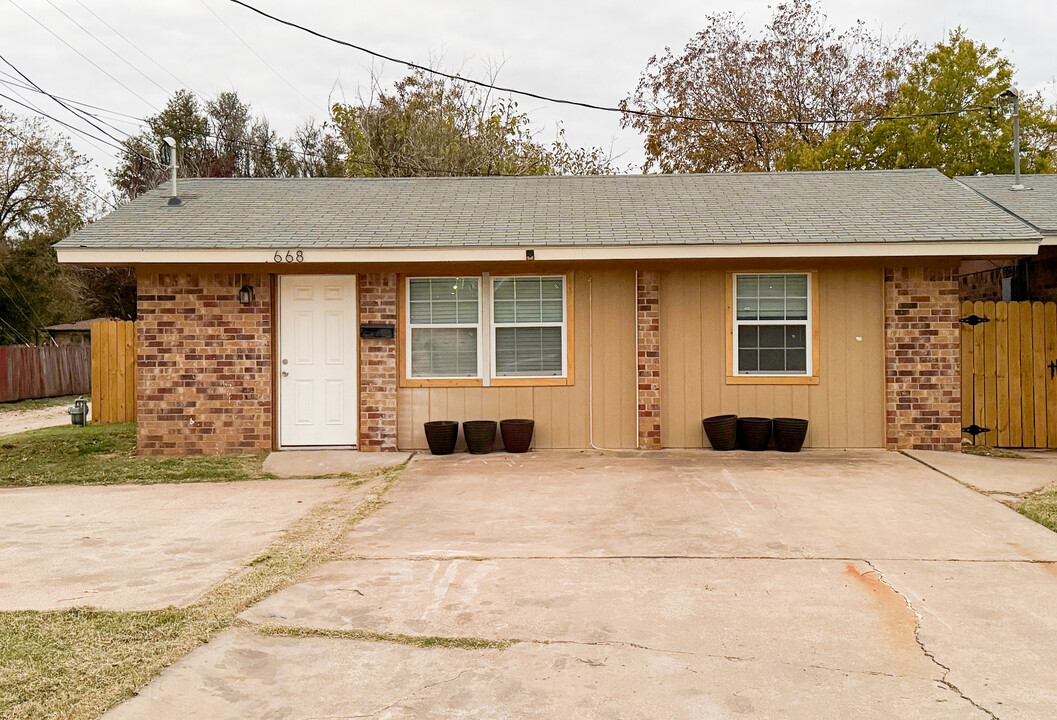 668 E N 21st St in Abilene, TX - Building Photo