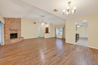 21623 Crescent Heights St in Spring, TX - Foto de edificio - Building Photo