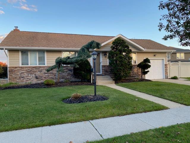 property at 4 Gloria Pl