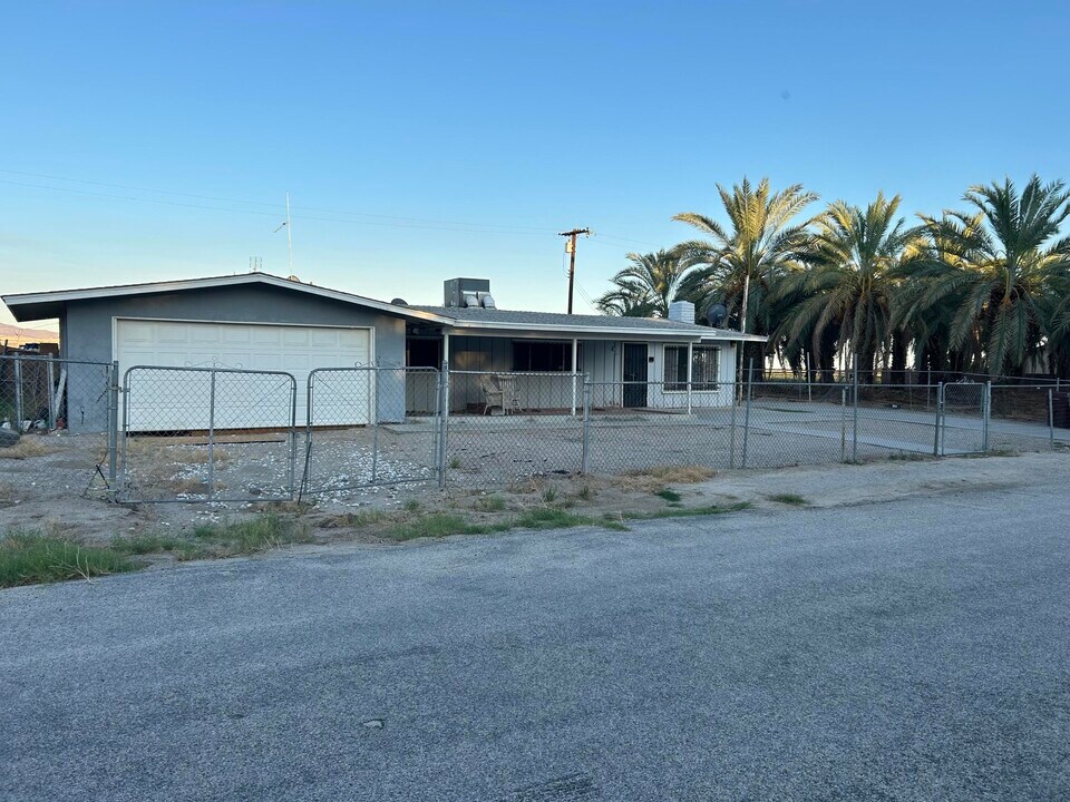 71060 Palm Island Dr in Mecca, CA - Building Photo