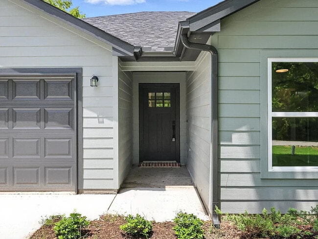 1004 Branch St in Greenville, TX - Building Photo - Building Photo