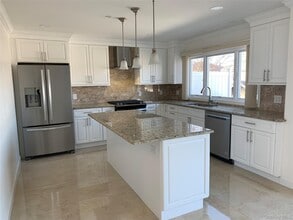 97 Gainsborg Ave E in Harrison, NY - Building Photo - Building Photo