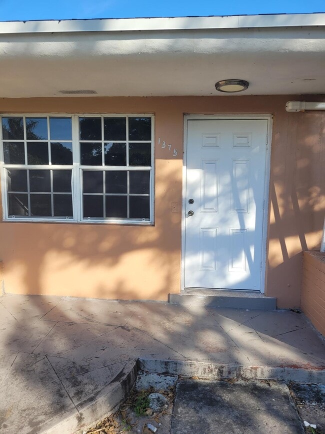 1375 NE 147th St in Miami, FL - Building Photo - Building Photo