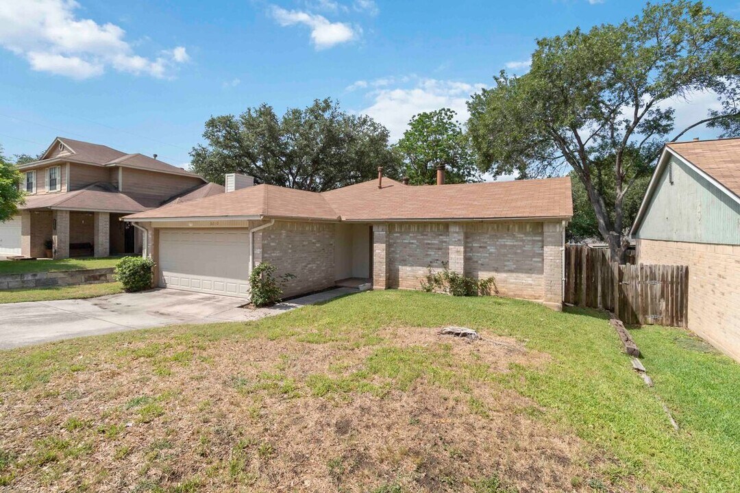6010 John Chapman in San Antonio, TX - Building Photo