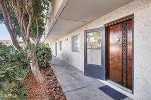 7625 E Camelback Rd in Scottsdale, AZ - Building Photo