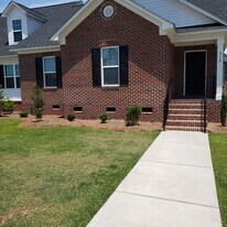 516 Amberdale Cir W in Lumberton, NC - Building Photo