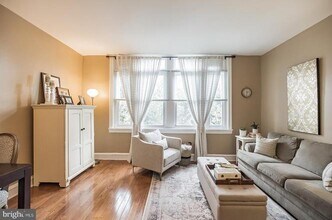 405 Bainbridge St, Unit B in Philadelphia, PA - Building Photo - Building Photo