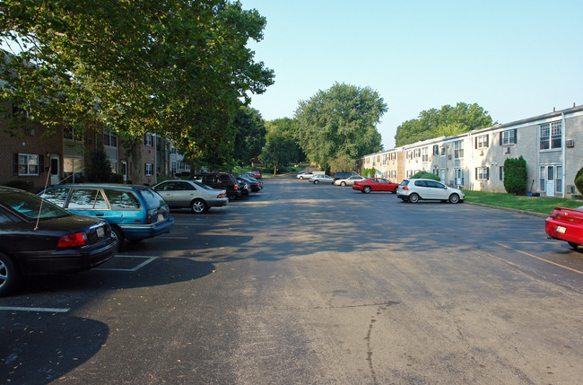 Plymouth Gardens in Conshohocken, PA - Foto de edificio - Building Photo