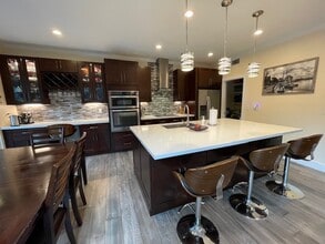 107 Litchfield Ln in Houston, TX - Foto de edificio - Building Photo